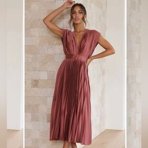 MADISYN - FLOWY V-NECK PLEATED SKIRT DRESS